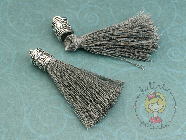 Вклеиваем кисточки в концевики