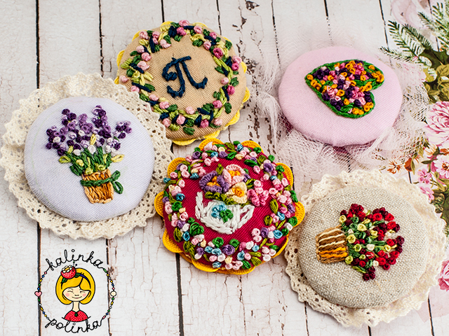 вышитые брошки из ткани.