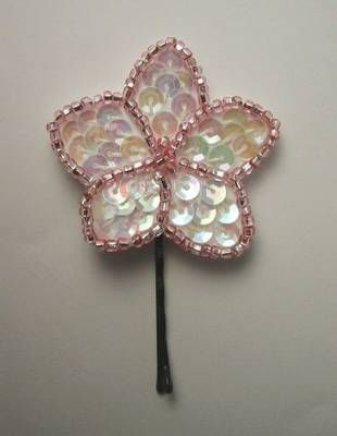  Заколка с пайетками.