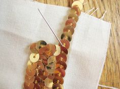 Пришиваем ленту из пайеток.