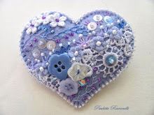 Брошка с пайетками.