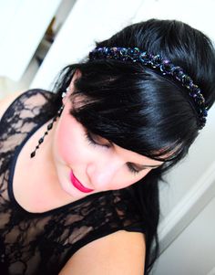  Повязка для волос с пайетками.