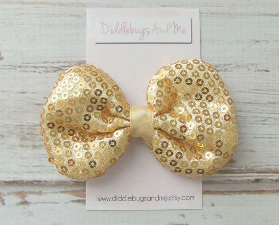 Заколка с пайетками.