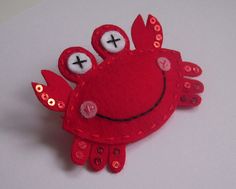 Брошка с пайетками.