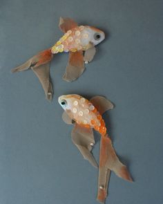 Текстильные рыбы, расшитые пайетками.